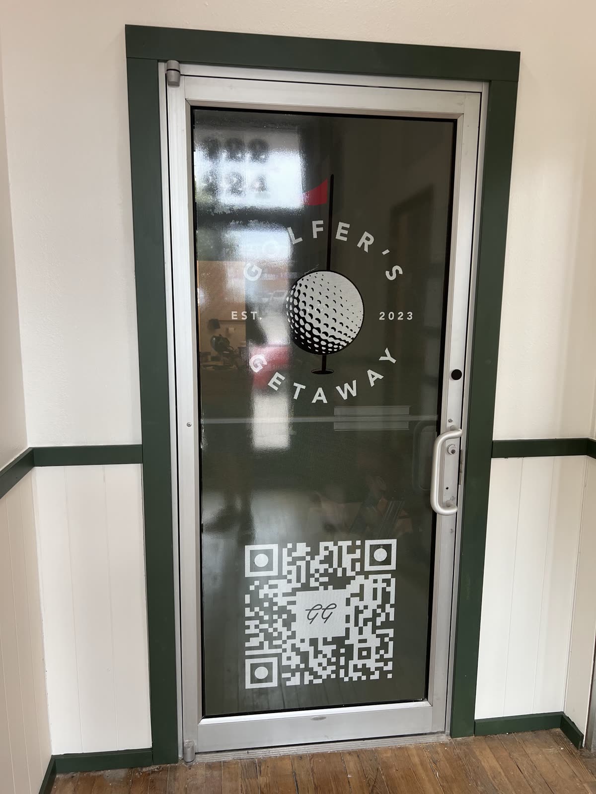 Golfers Getaway entrance - green door with QR code